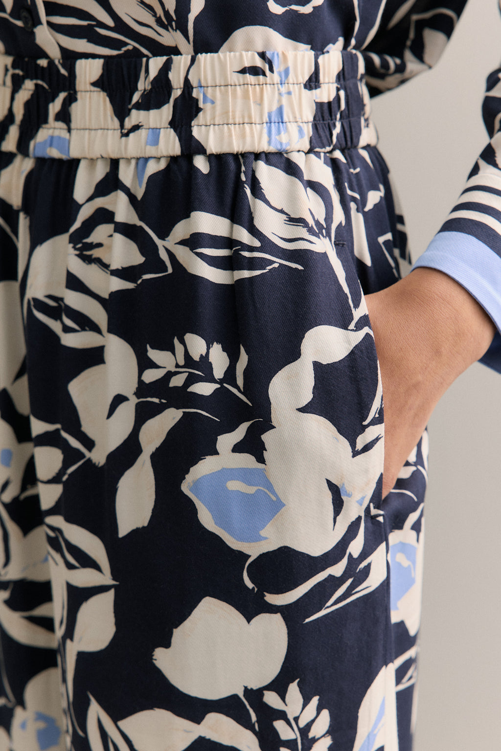 Mini Twill Floral Pull On Pant