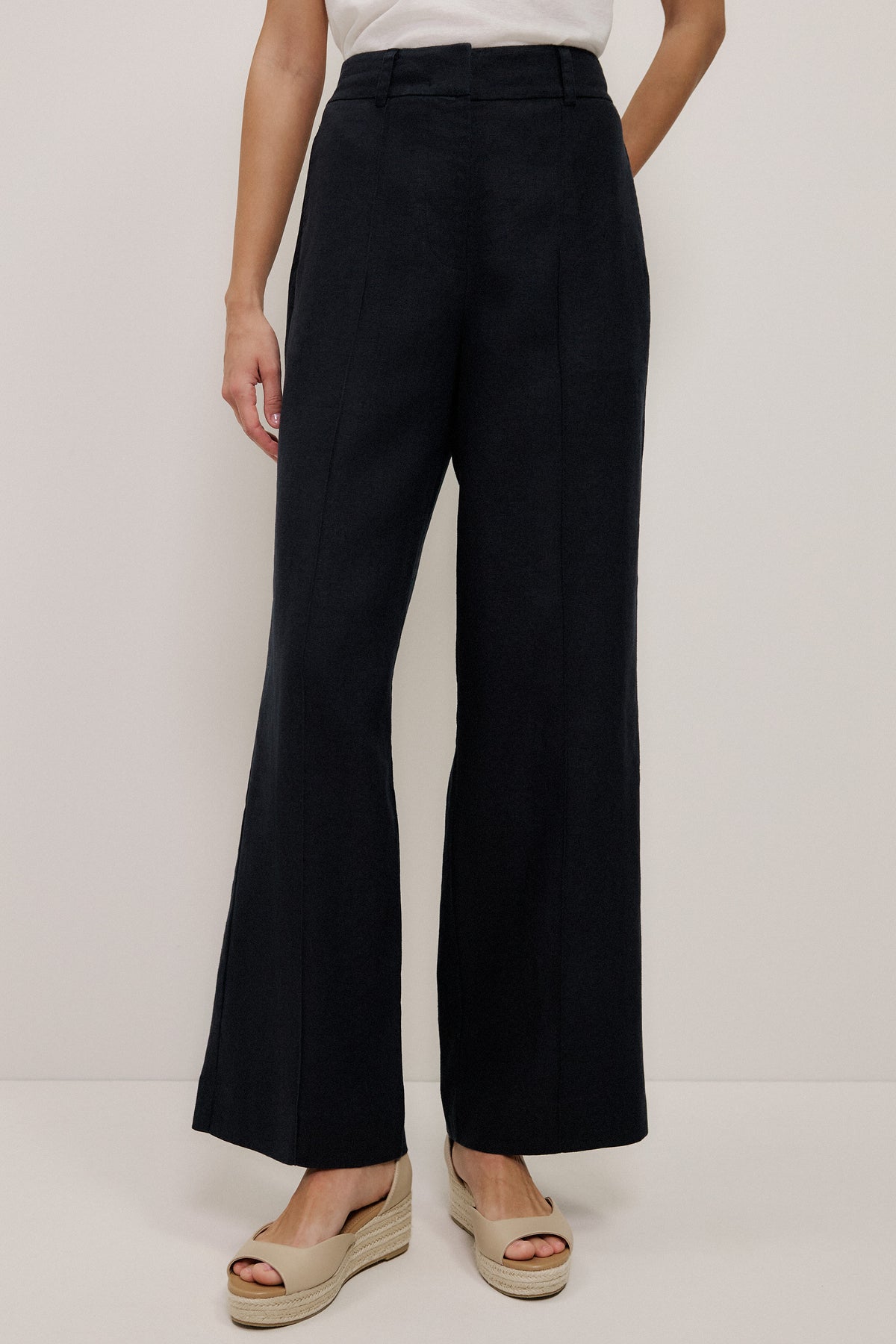 Linen Pintucked Pant