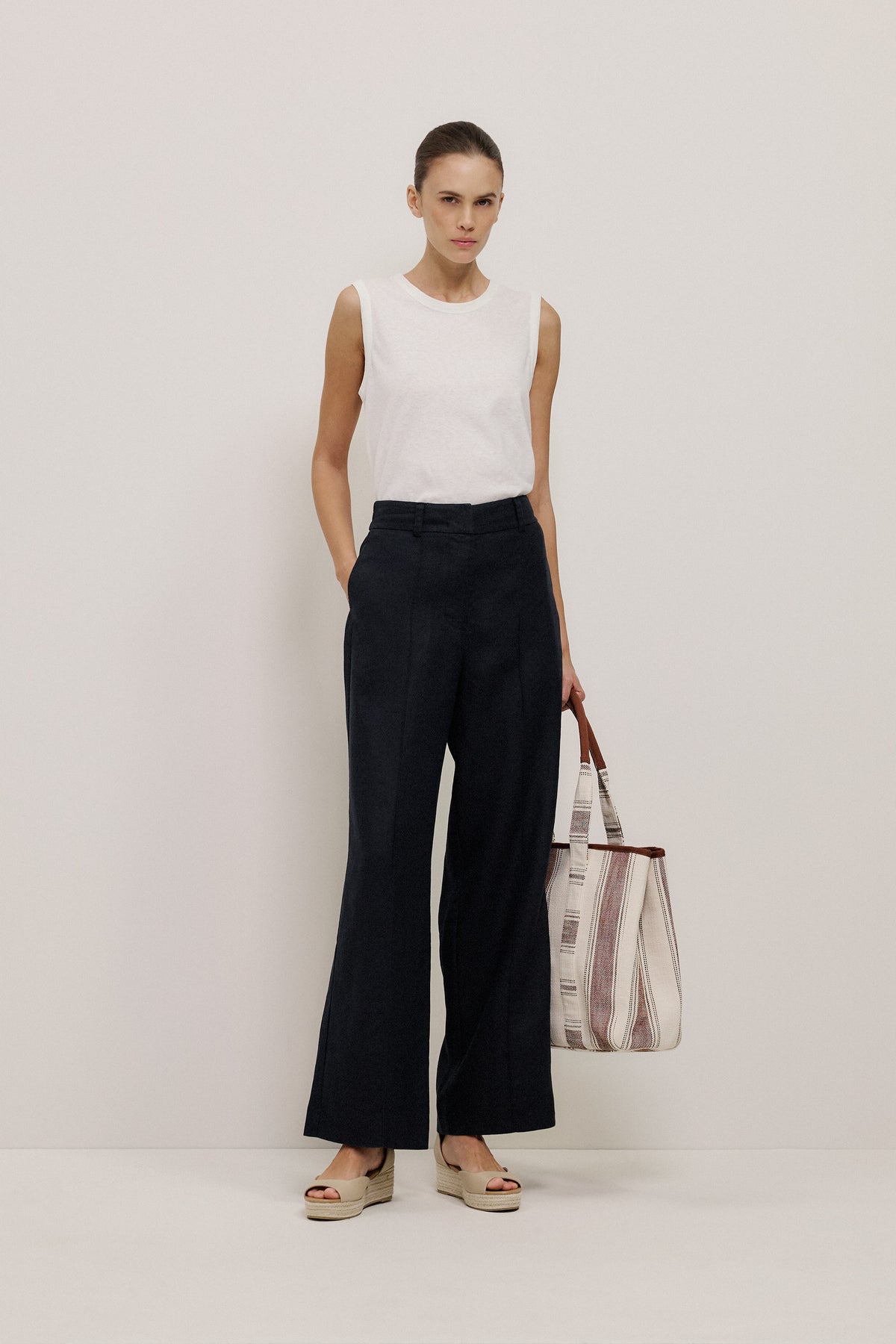 Linen Pintucked Pant