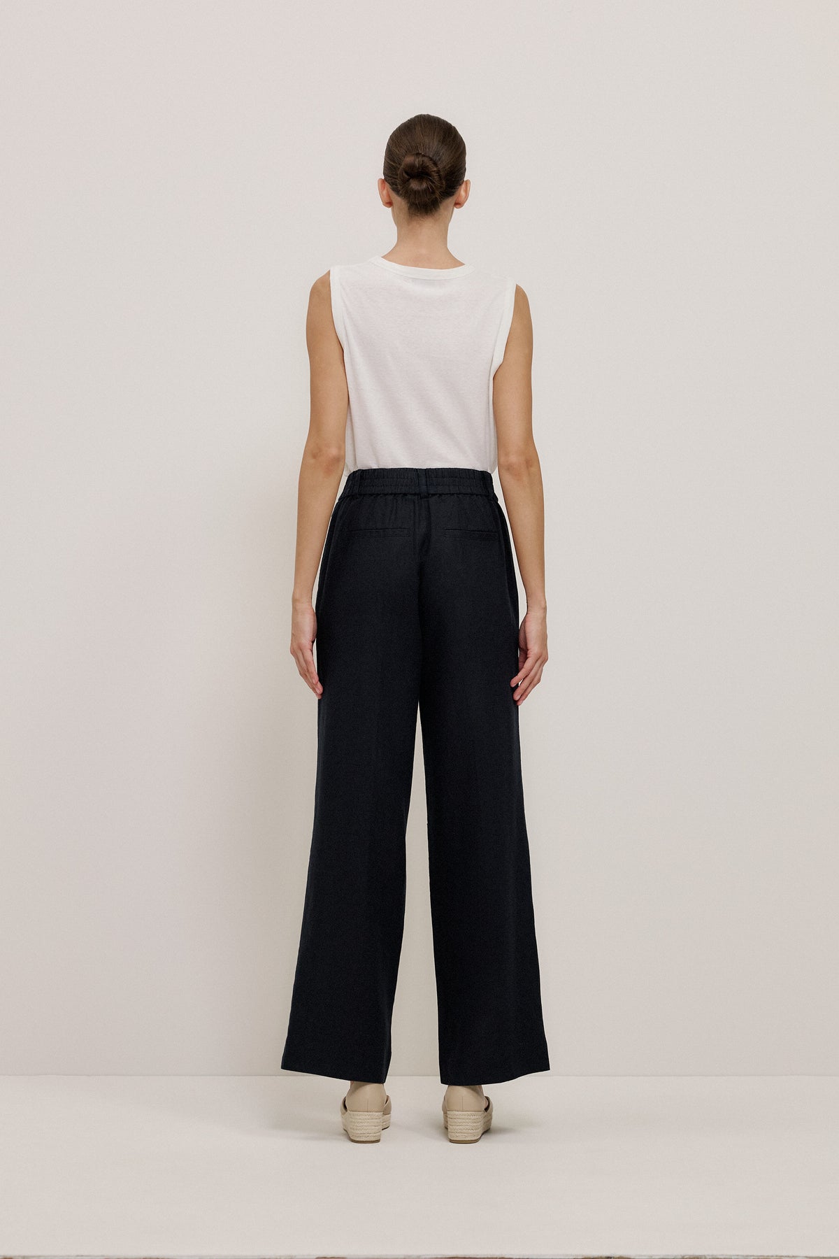 Linen Pintucked Pant